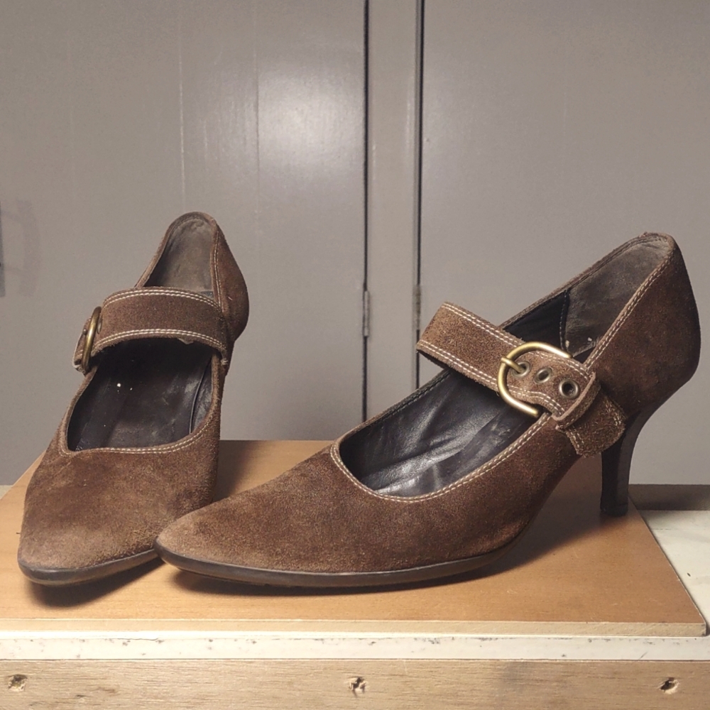 Coach "Julianne" brown Suede Mary Jane heels size 9.5 (41)